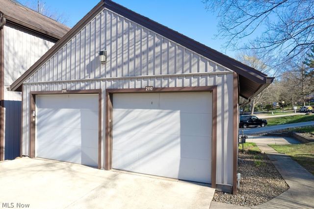 2110 Pinebrook Trail, Cuyahoga Falls, OH 44223