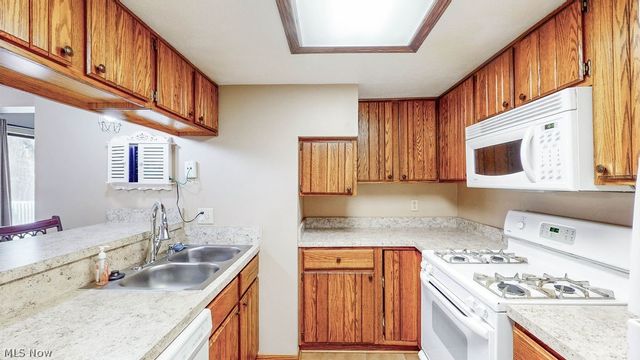 2110 Pinebrook Trail, Cuyahoga Falls, OH 44223