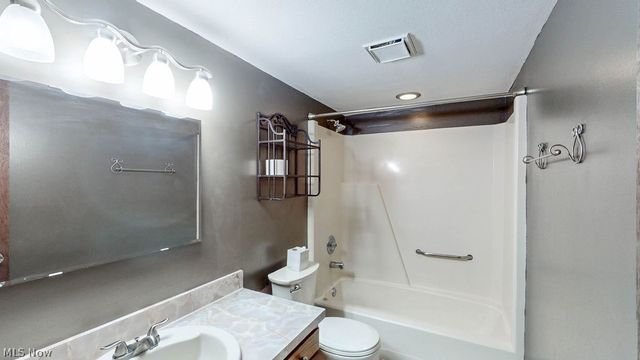 2110 Pinebrook Trail, Cuyahoga Falls, OH 44223