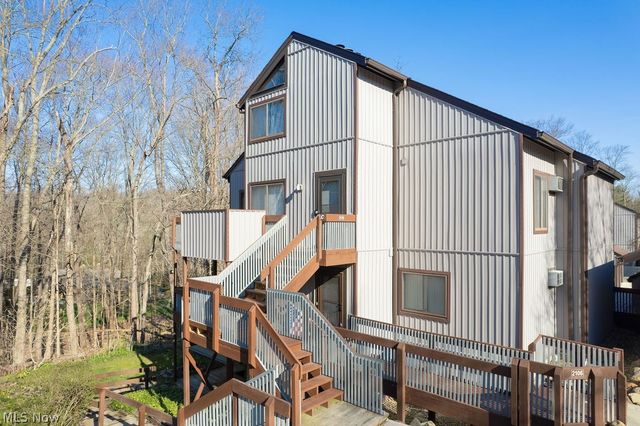 2110 Pinebrook Trail, Cuyahoga Falls, OH 44223
