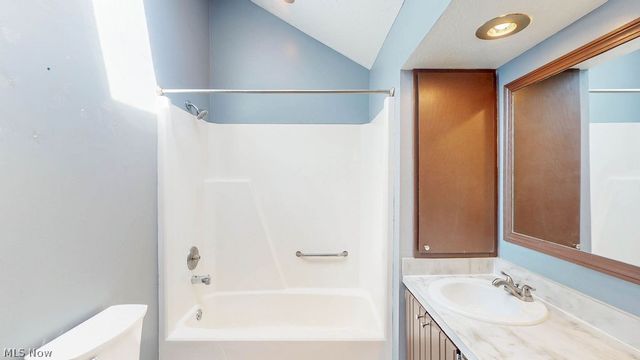 2110 Pinebrook Trail, Cuyahoga Falls, OH 44223