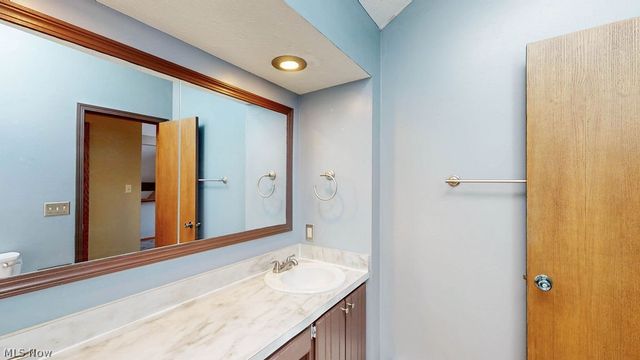 2110 Pinebrook Trail, Cuyahoga Falls, OH 44223