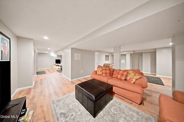 12 Bridget Circle, Colonie, NY 12047
