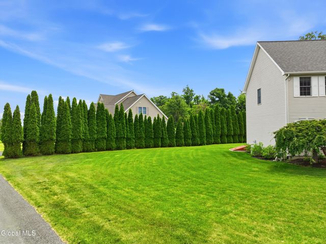 12 Bridget Circle, Colonie, NY 12047
