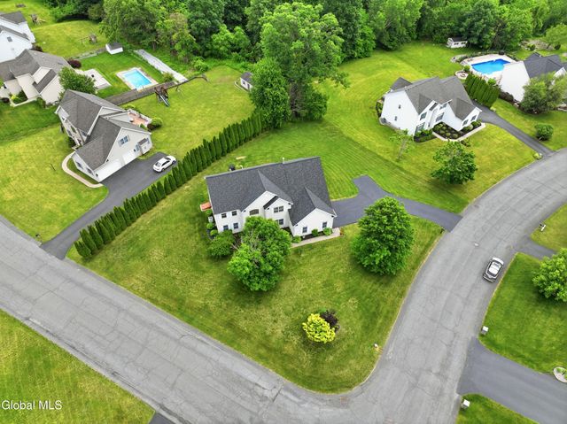 12 Bridget Circle, Colonie, NY 12047