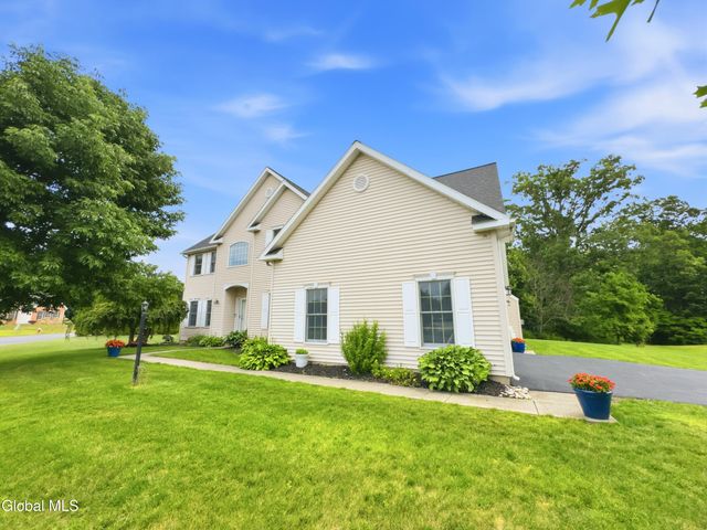 12 Bridget Circle, Colonie, NY 12047
