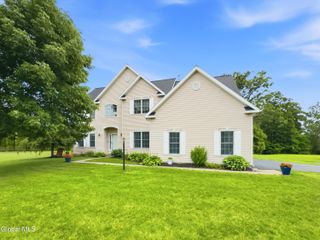 12 Bridget Circle, Colonie, NY 12047