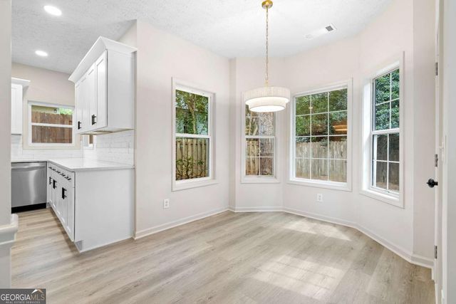 2003 Crestview Way, Woodstock, GA 30188