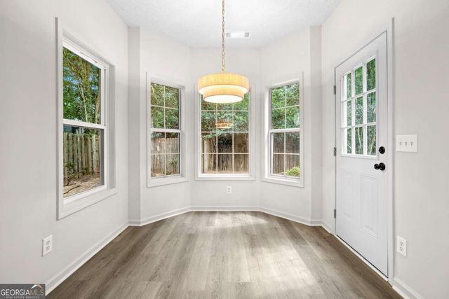2003 Crestview Way, Woodstock, GA 30188