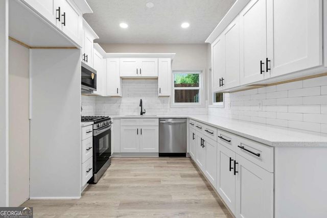 2003 Crestview Way, Woodstock, GA 30188