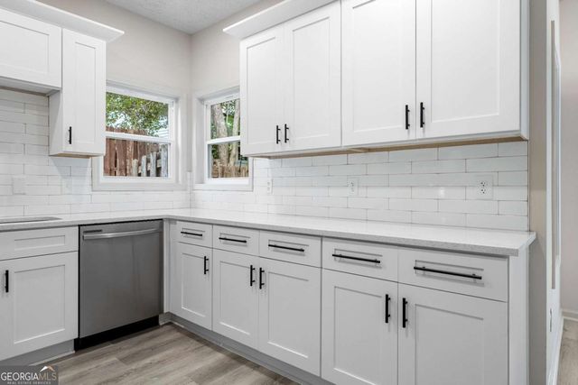 2003 Crestview Way, Woodstock, GA 30188
