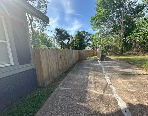 1589 E MCLEMORE AVE, Memphis, TN 38106
