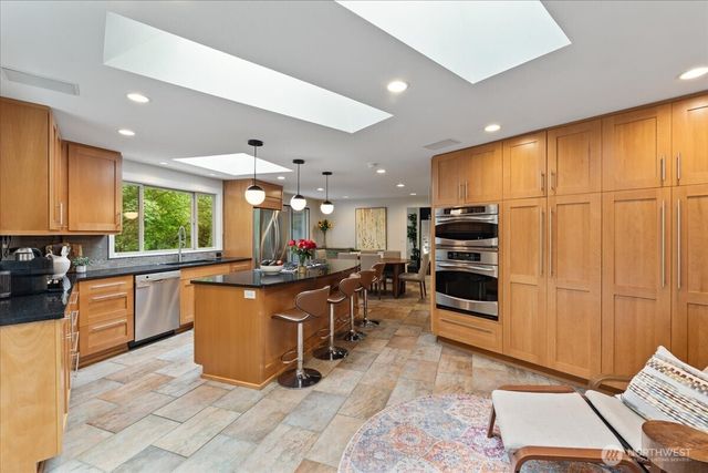 26415 SE 154th Place, Issaquah, WA 98027