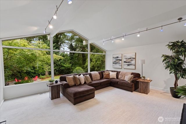 26415 SE 154th Place, Issaquah, WA 98027