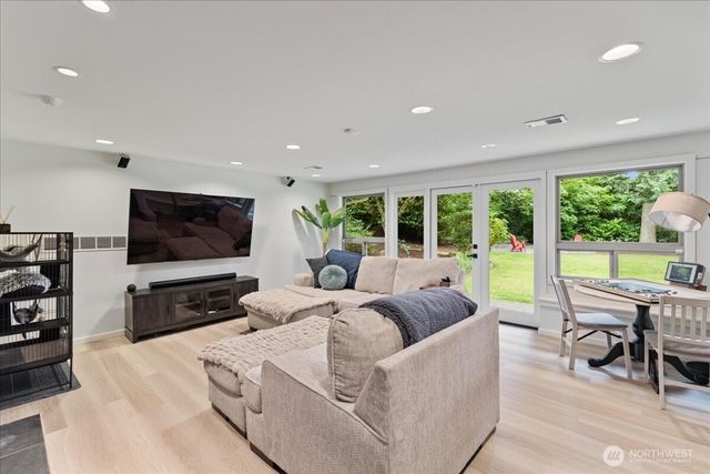 26415 SE 154th Place, Issaquah, WA 98027