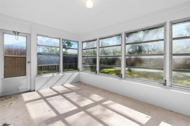 880 42ND STREET N, St Petersburg, FL 33713