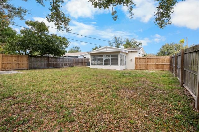 880 42ND STREET N, St Petersburg, FL 33713