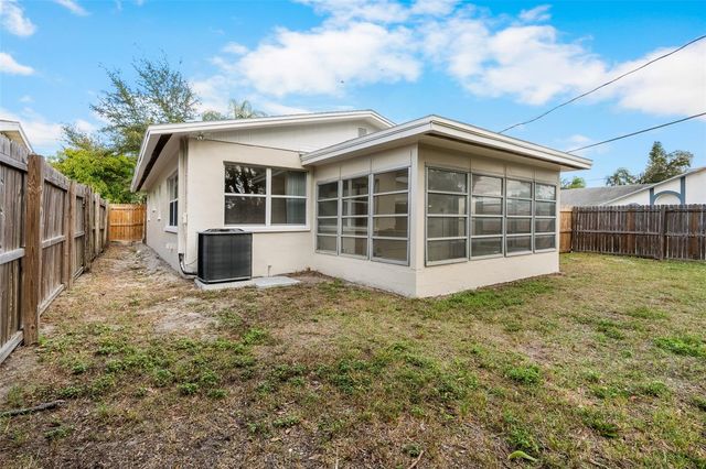 880 42ND STREET N, St Petersburg, FL 33713