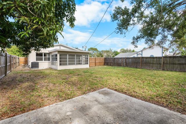 880 42ND STREET N, St Petersburg, FL 33713