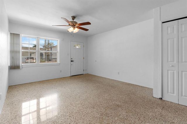 880 42ND STREET N, St Petersburg, FL 33713