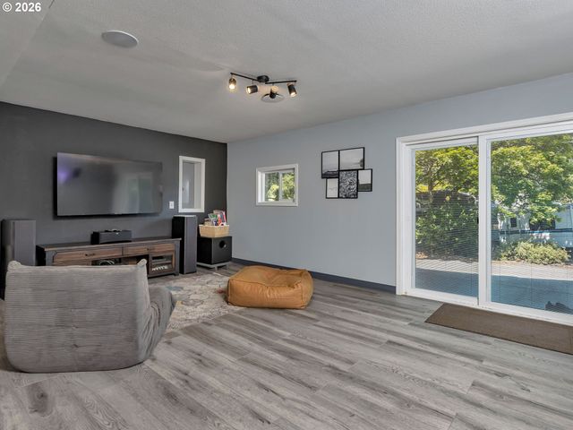 1129 Nw CONNELL Ave, Hillsboro, OR 97124