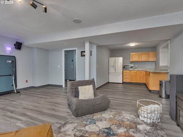 1129 Nw CONNELL Ave, Hillsboro, OR 97124