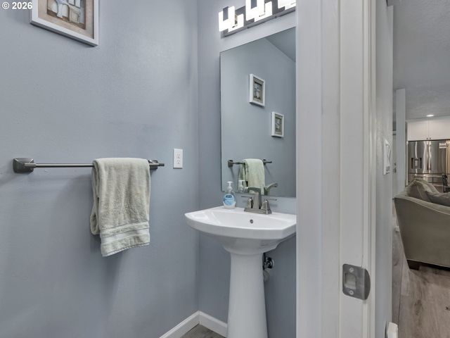 1129 Nw CONNELL Ave, Hillsboro, OR 97124