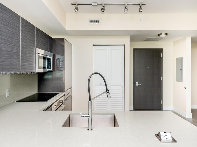 1080 Brickell Avenue 2206, Miami, FL 33131