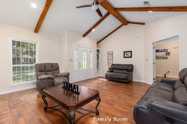 309 Hunters Creek Drive, Lufkin, TX 75901