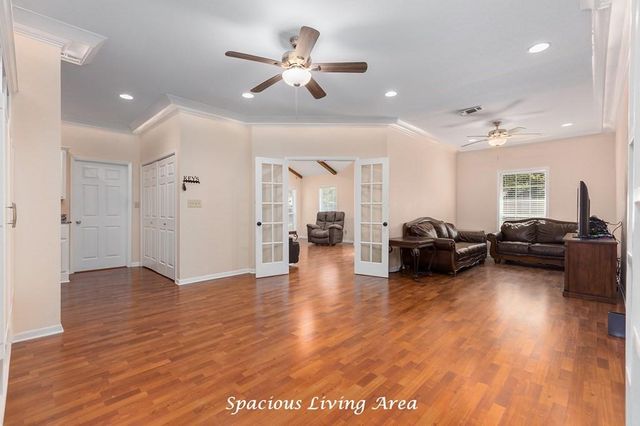 309 Hunters Creek Drive, Lufkin, TX 75901