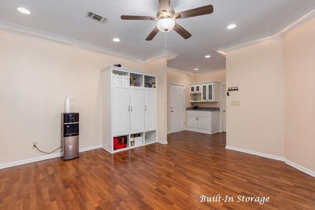 309 Hunters Creek Drive, Lufkin, TX 75901