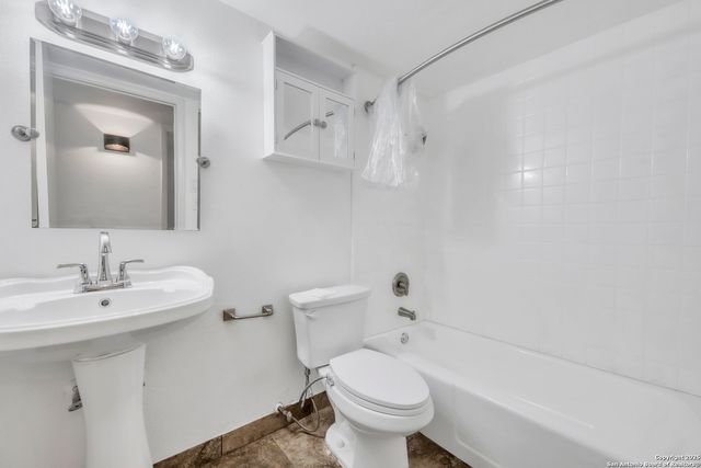 5002 Prince Valiant, San Antonio, TX 78218