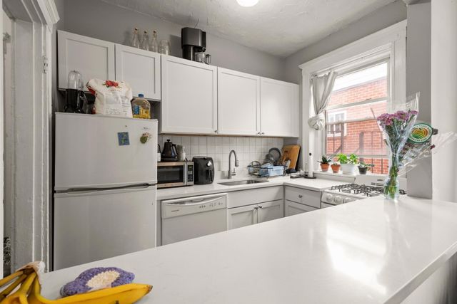 233 Kelton St 12, Boston, MA 02134