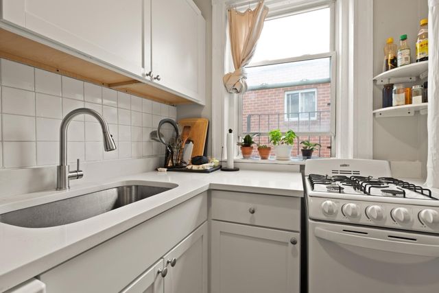 233 Kelton St 12, Boston, MA 02134