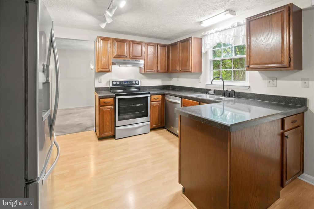 Image 8 of property listing at 8728 DOVES FLY WAY, Laurel, MD 20723