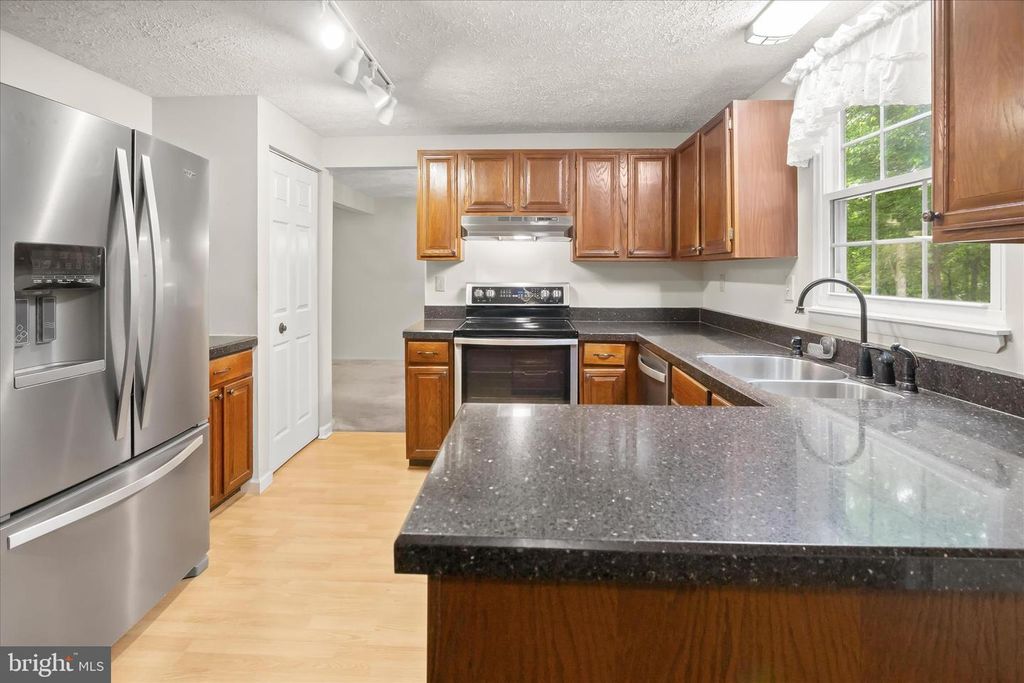 Image 9 of property listing at 8728 DOVES FLY WAY, Laurel, MD 20723