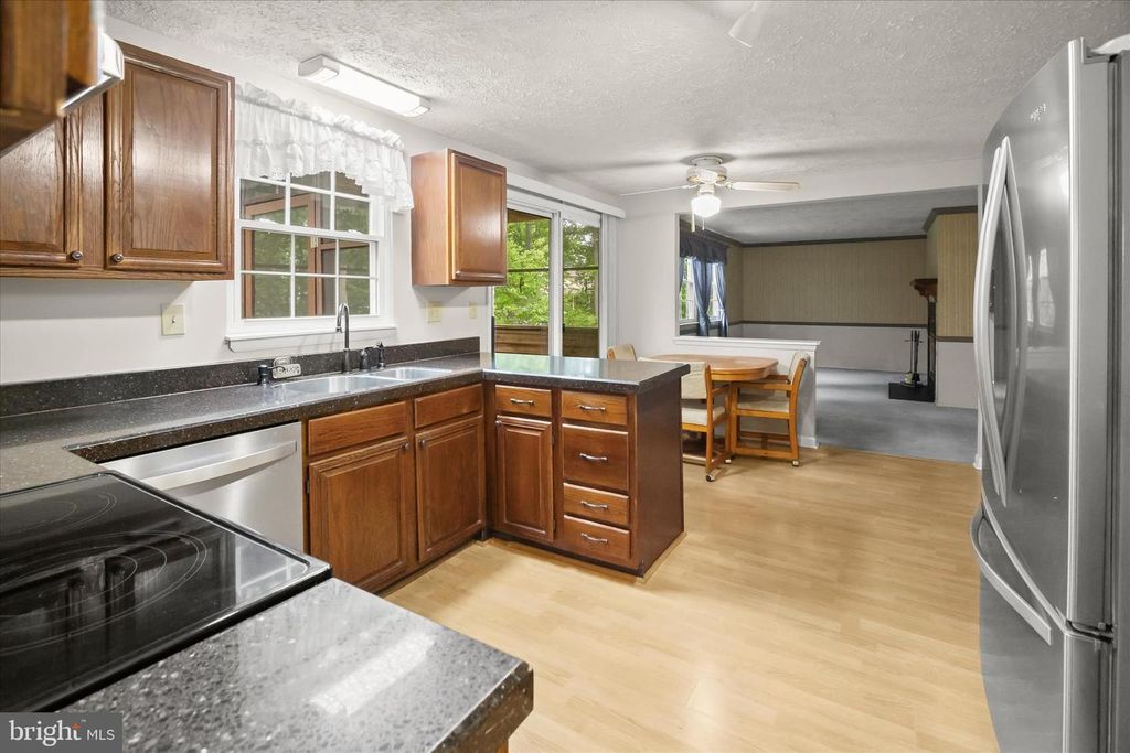 Image 10 of property listing at 8728 DOVES FLY WAY, Laurel, MD 20723