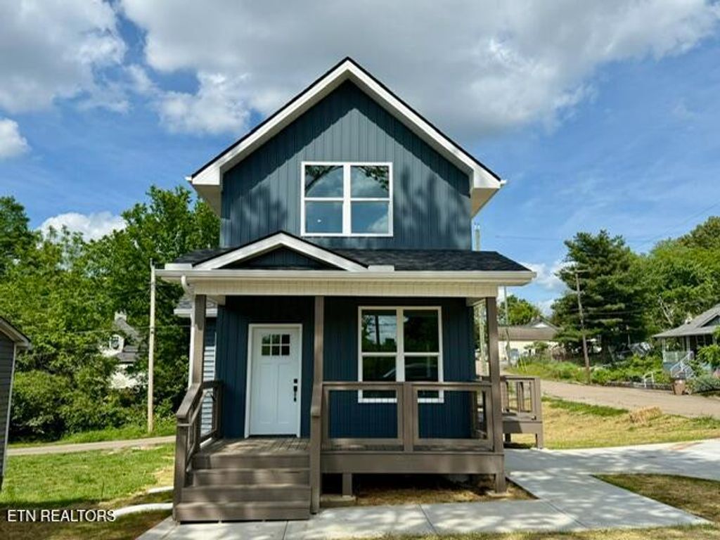 1118 NW Mercer St, Knoxville, TN 37921