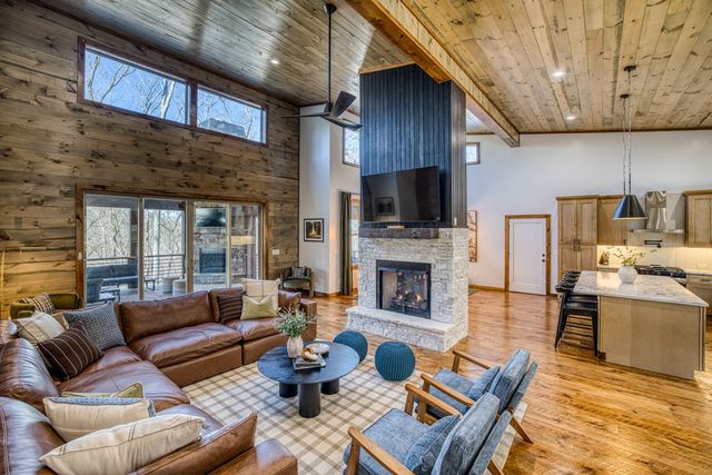 1160 Mangums Trail, Blue Ridge, GA 30513