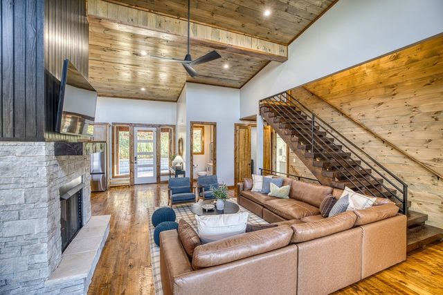 1160 Mangums Trail, Blue Ridge, GA 30513
