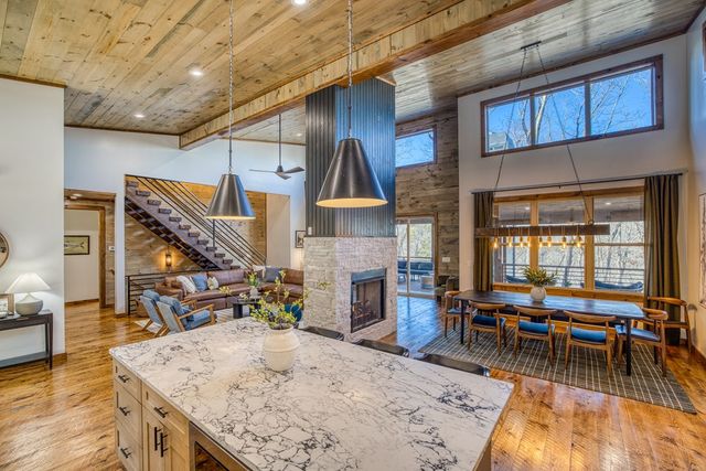 1160 Mangums Trail, Blue Ridge, GA 30513