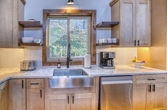 1160 Mangums Trail, Blue Ridge, GA 30513