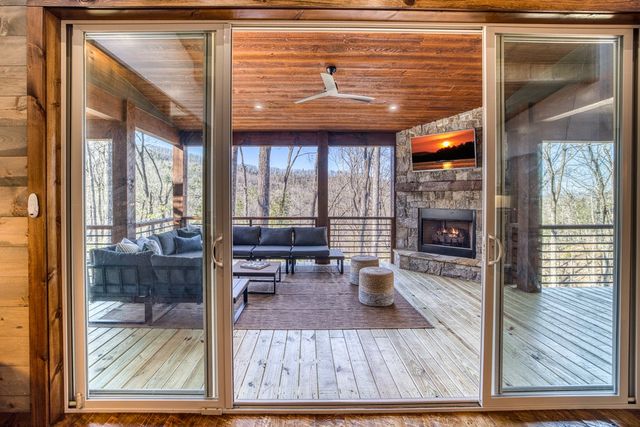 1160 Mangums Trail, Blue Ridge, GA 30513