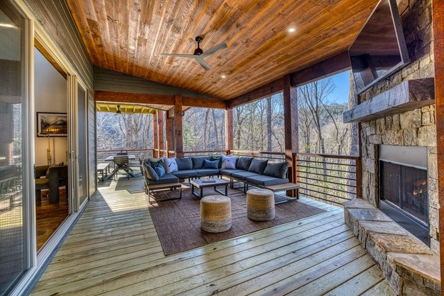 1160 Mangums Trail, Blue Ridge, GA 30513