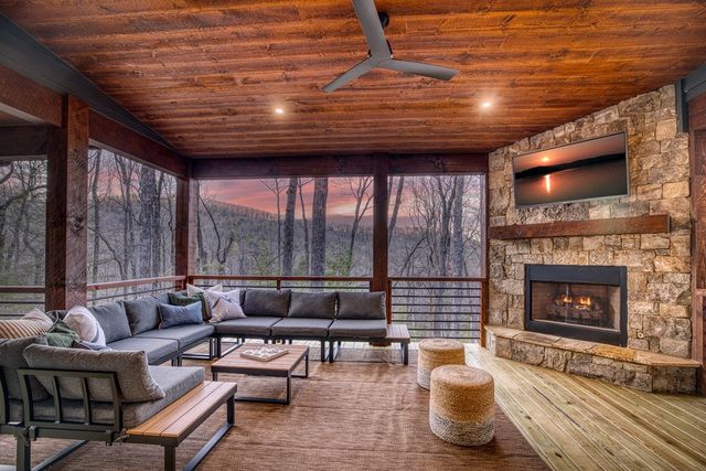 1160 Mangums Trail, Blue Ridge, GA 30513