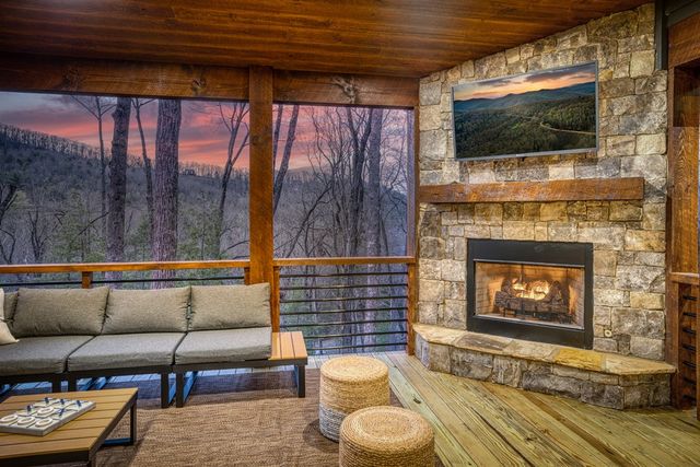 1160 Mangums Trail, Blue Ridge, GA 30513
