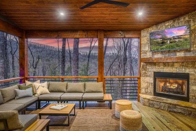1160 Mangums Trail, Blue Ridge, GA 30513