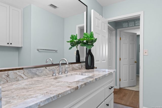 201 W Craig Pl Apt M, San Antonio, TX 78212