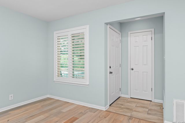 201 W Craig Pl Apt M, San Antonio, TX 78212