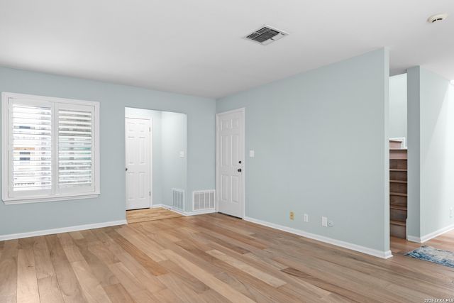 201 W Craig Pl Apt M, San Antonio, TX 78212